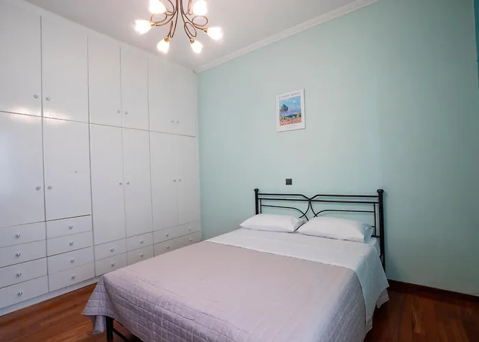 Aesthisis-Downtown Two Bedroom Apartment
